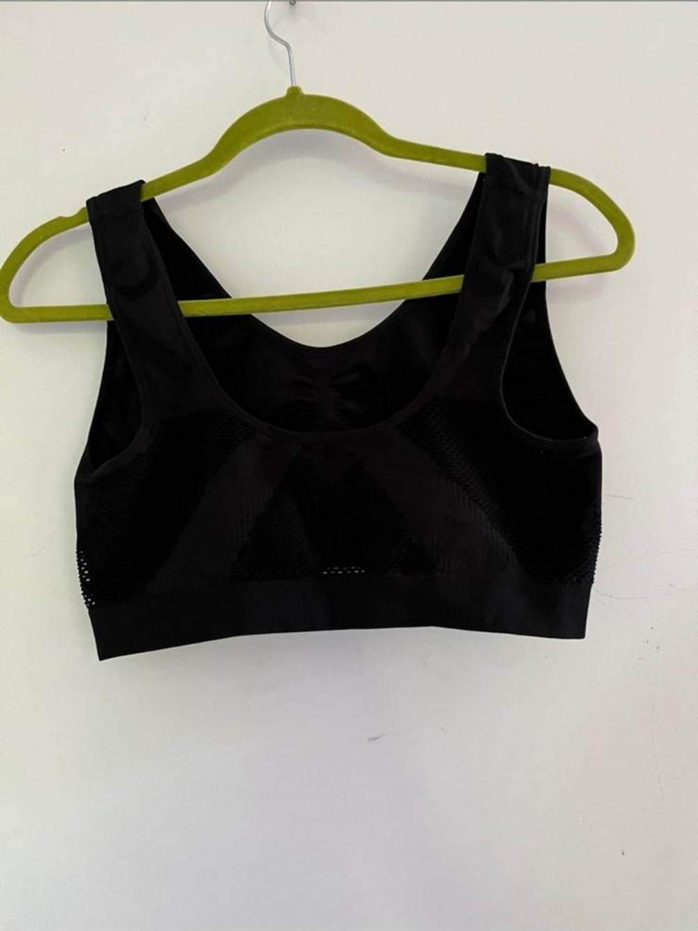 Seamless Wireless Black Sports Bra for Women